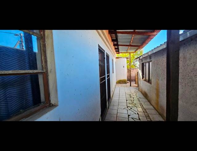 7 BEDROOM HOUSE FOR SALE IN LOTUS GARDENS